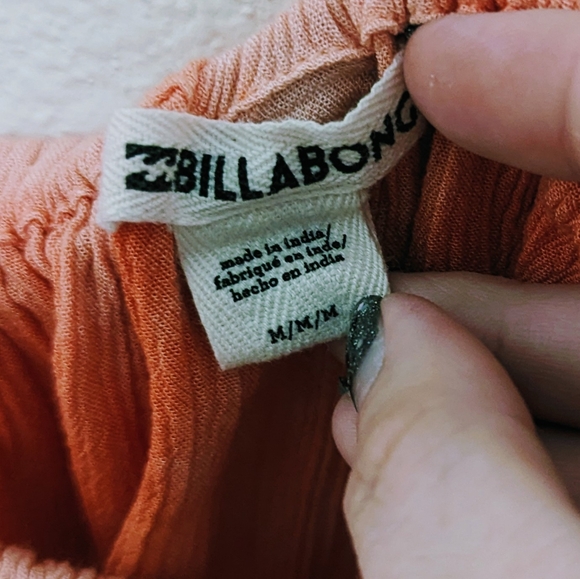 Size Medium Off Shoulder Peach Summer Top by "Billabong" - Picture 4 of 4